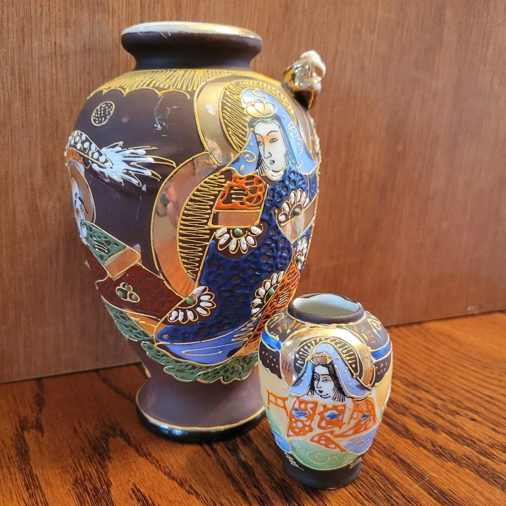 Vintage Moriage Style Small Vase ~ Made in Japan ~ Hand-painted detail ~ Pretty!